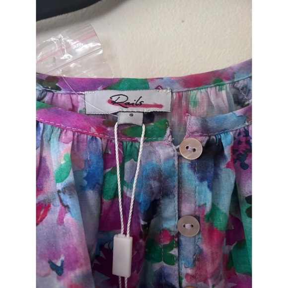 Rails
Indi Floral Print
Cotton Peasant
Top size small - Picture 6 of 7